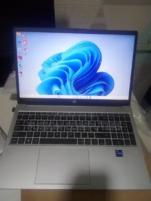 New Laptop HP 250 G10 8GB Intel Core I7 SSD 512GB