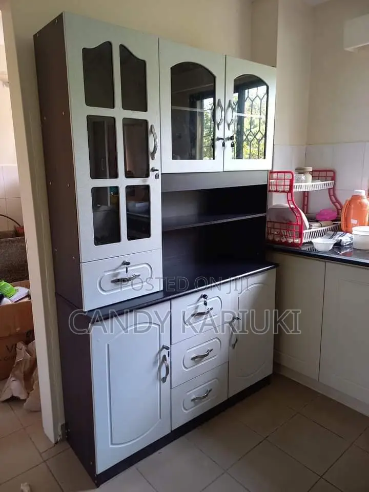 Spacious Kitchen Cabinet