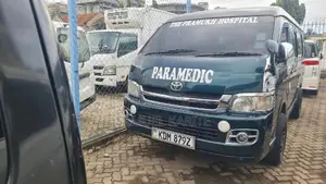 Toyota HiAce 2015 Green