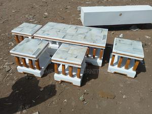 Table + 4 Stools - thumbnail 2