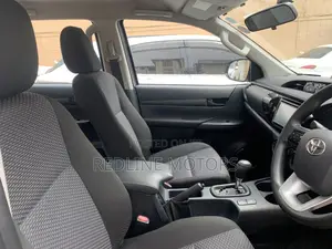 Toyota Hilux 2017 Gray