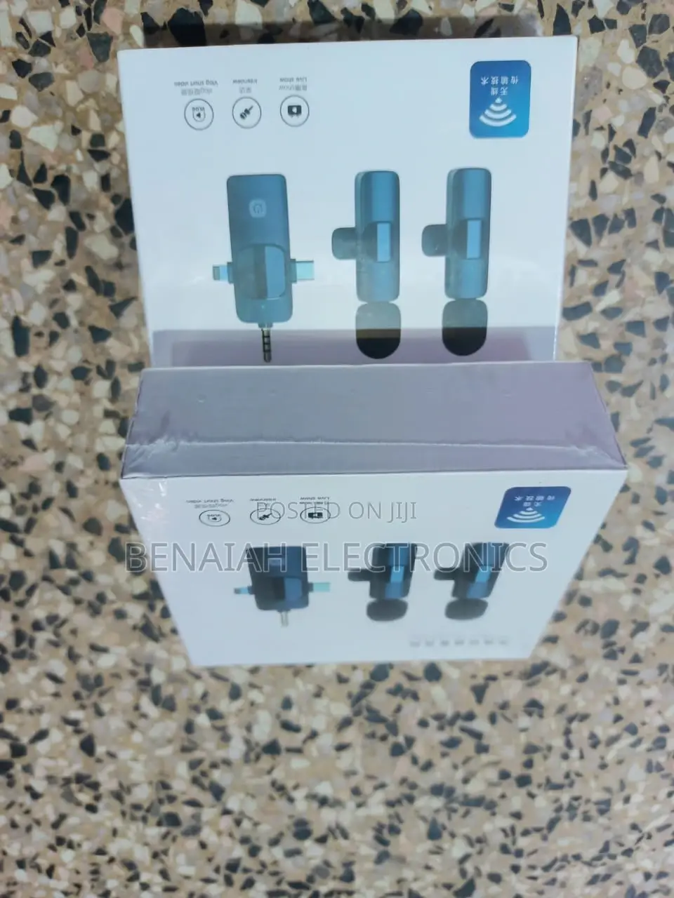 Universal Lapel Microphone for Mobile Phones