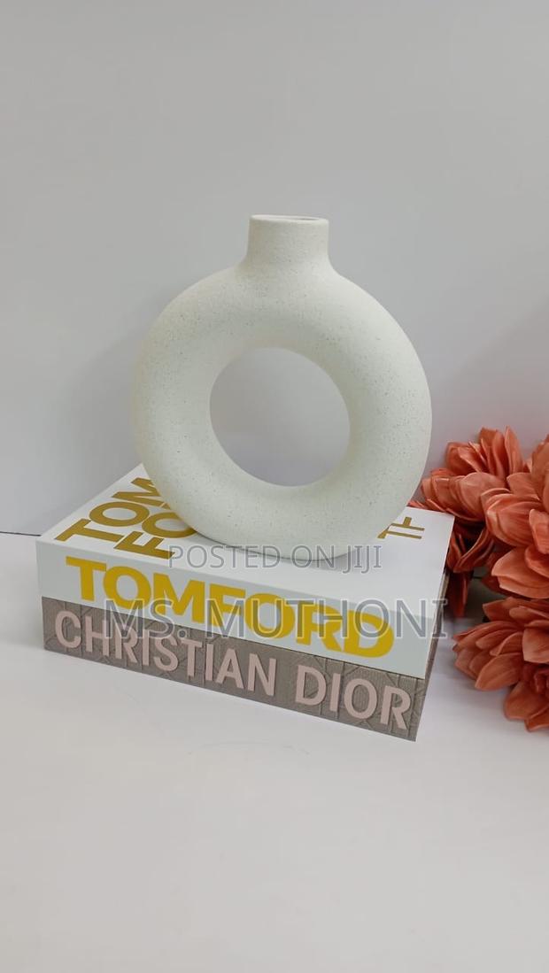 Doughnut-Shape Flower Vase* - thumbnail 2