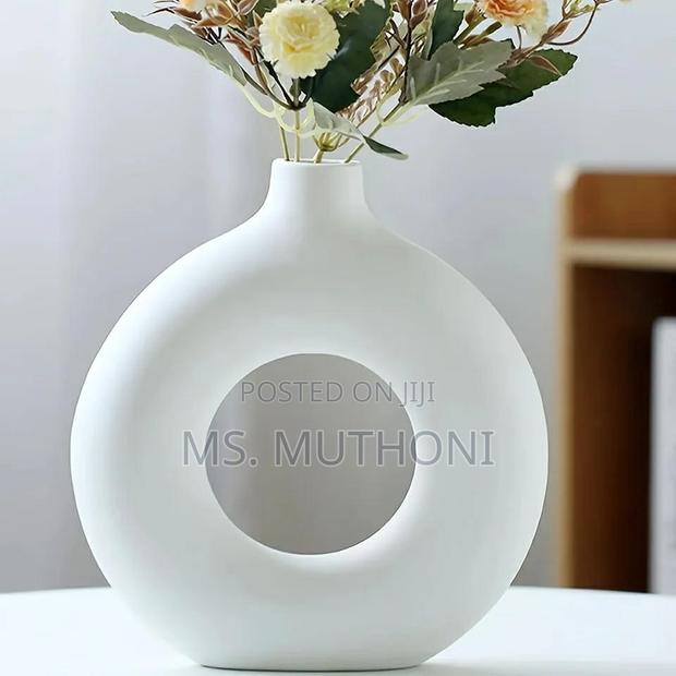 Doughnut-Shape Flower Vase* - thumbnail 3