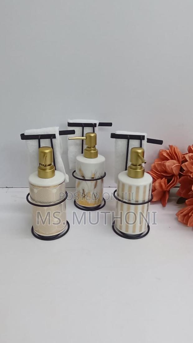 5 00ml Ceramic Soap Dispenser With Stand a Face Wipe Towel