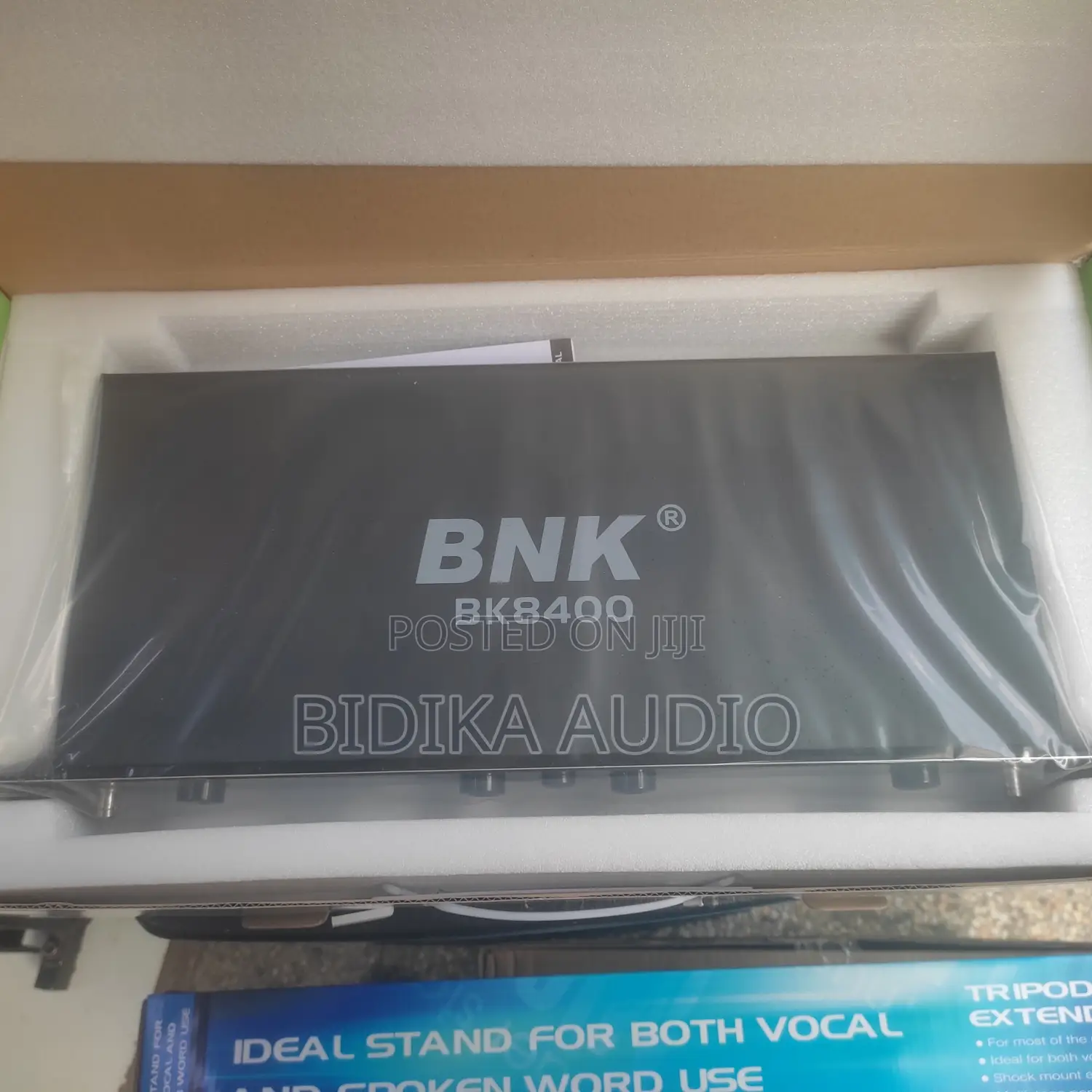 BNK 8400 4 in 1 Wireless Microphone