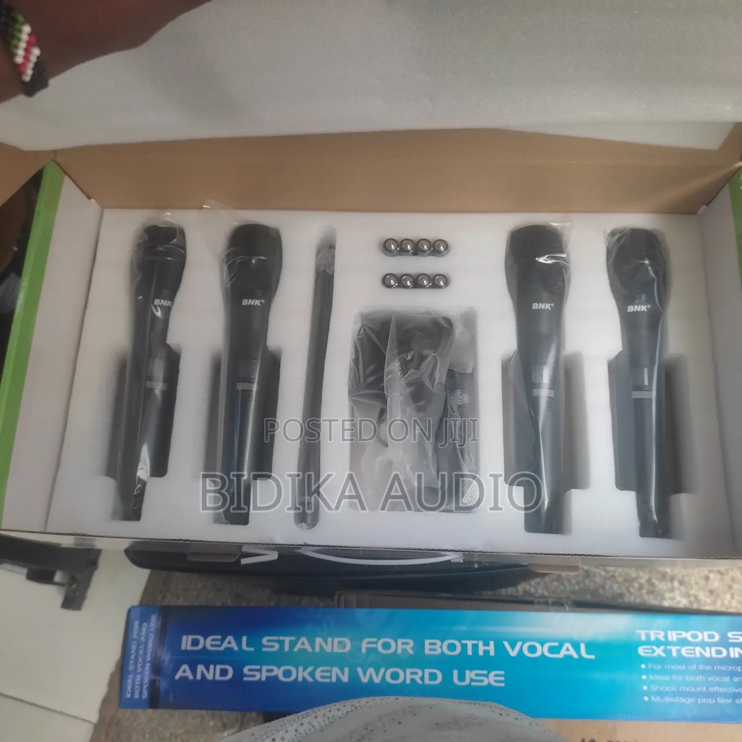 BNK 8400 4 in 1 Wireless Microphone