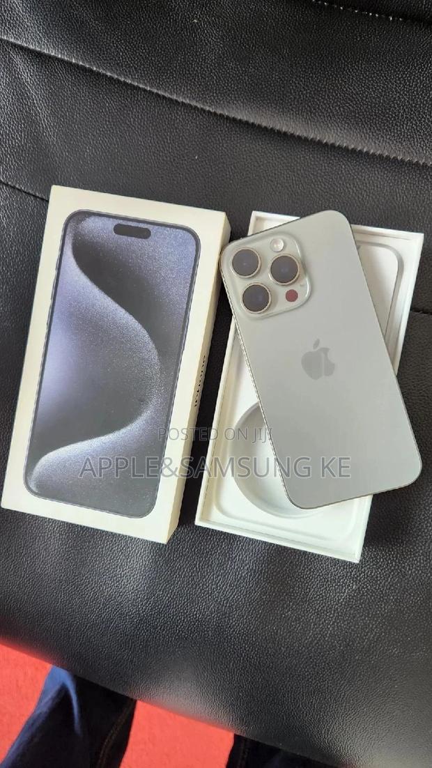 Apple iPhone 15 Pro Max 256 GB Gray - main view