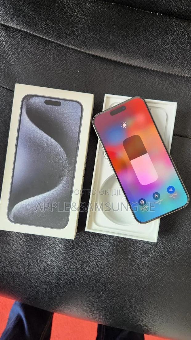 Apple iPhone 15 Pro Max 256 GB Gray - thumbnail 2