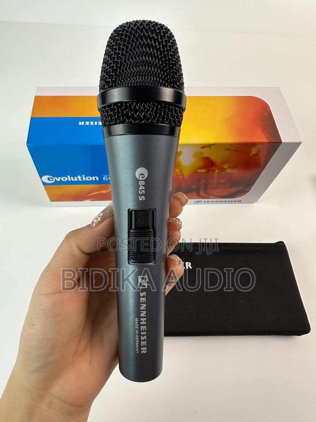 E835 Wired Microphone - main view