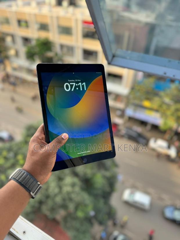 Apple iPad 10.2 (2021) 64 GB Gray - thumbnail 2