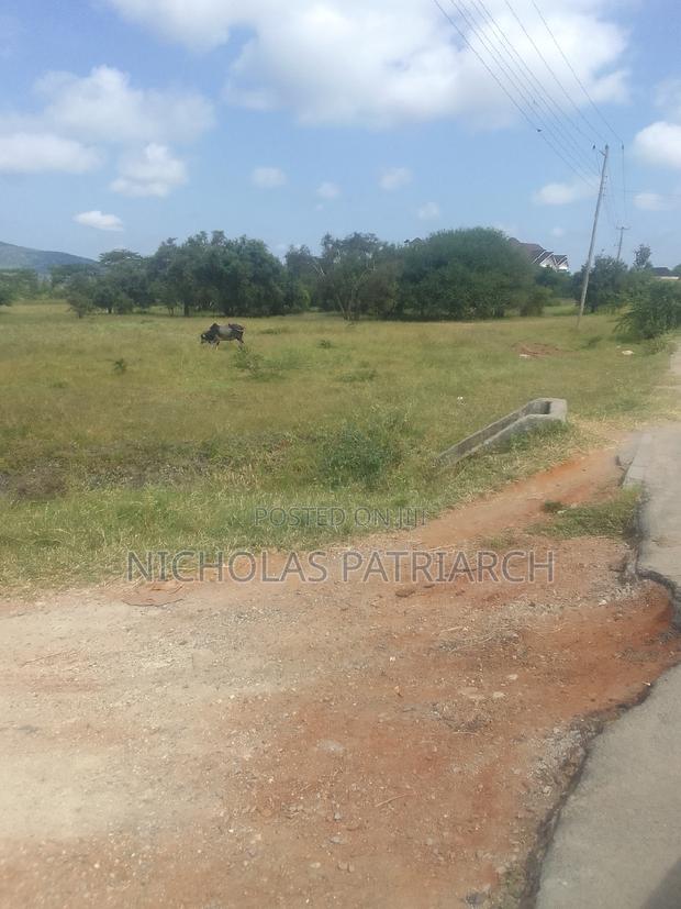 100x100 Plot Kithini Near Mama Mutua Home at 2.5m