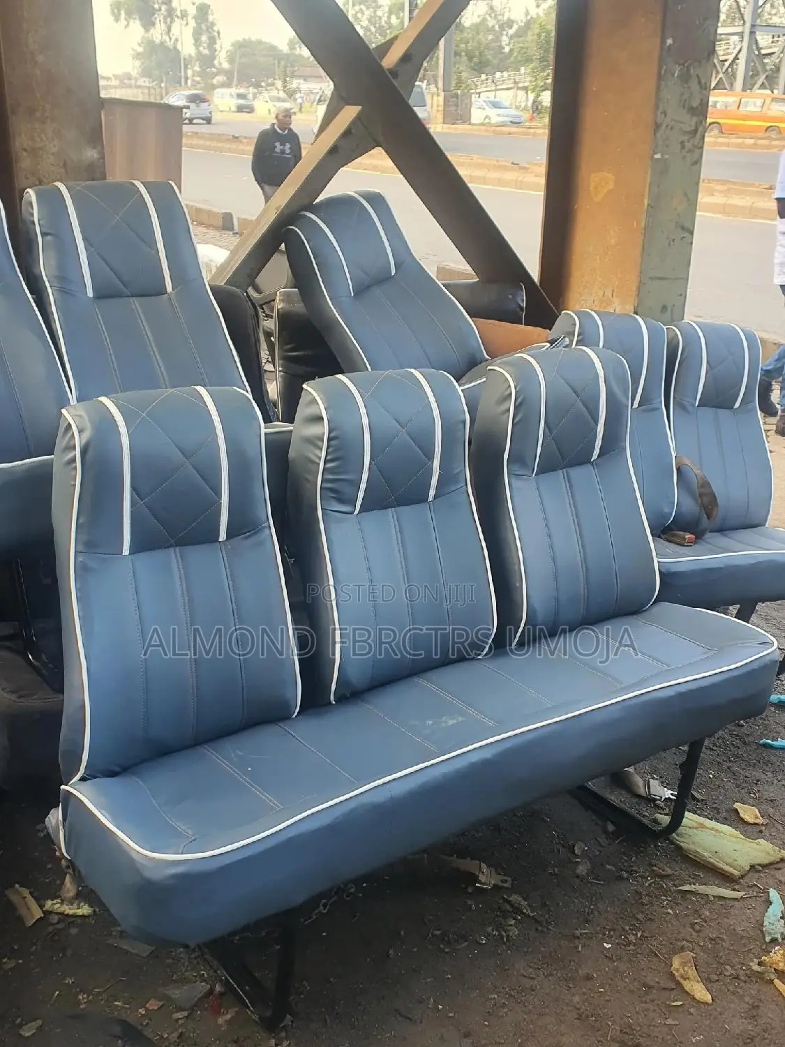 Long Distance 14 Seater Cormfortable Seats