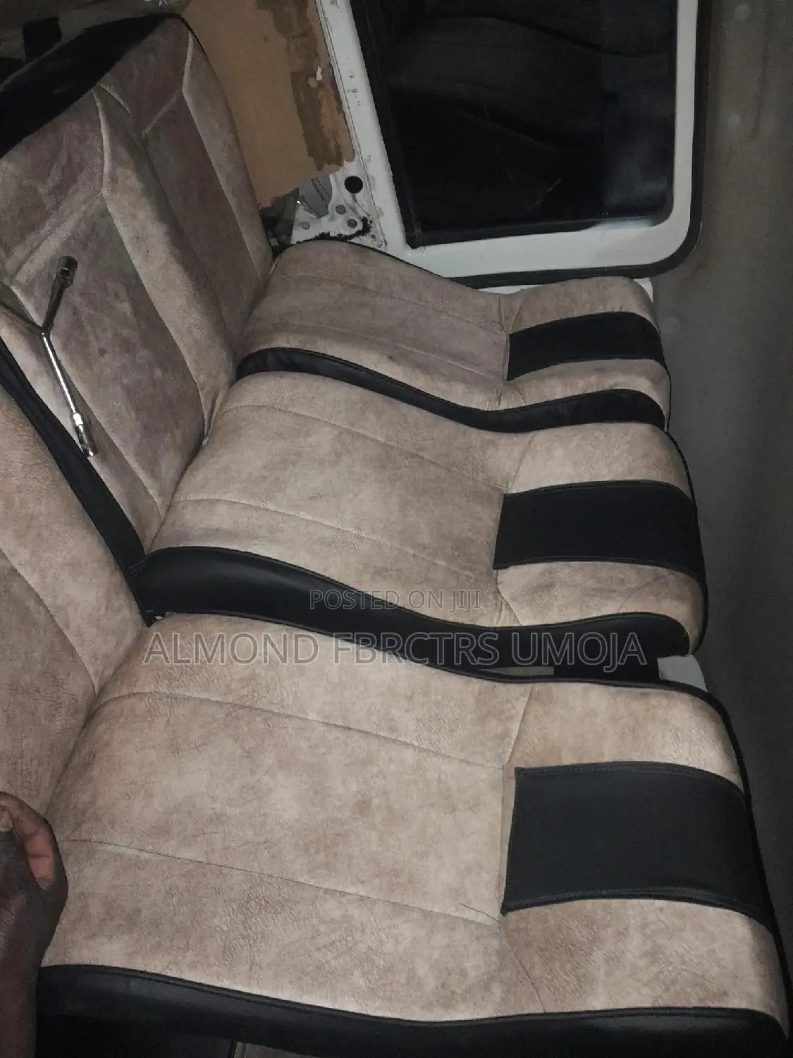 Long Distance 14 Seater Cormfortable Seats