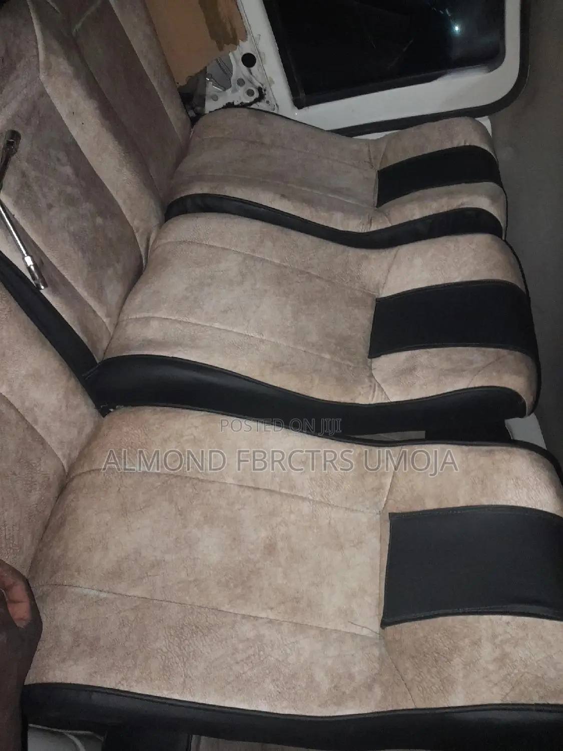 Long Distance 14 Seater Cormfortable Seats