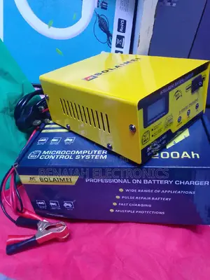 Car Battery Intelligent and Fast Car Battery Charger