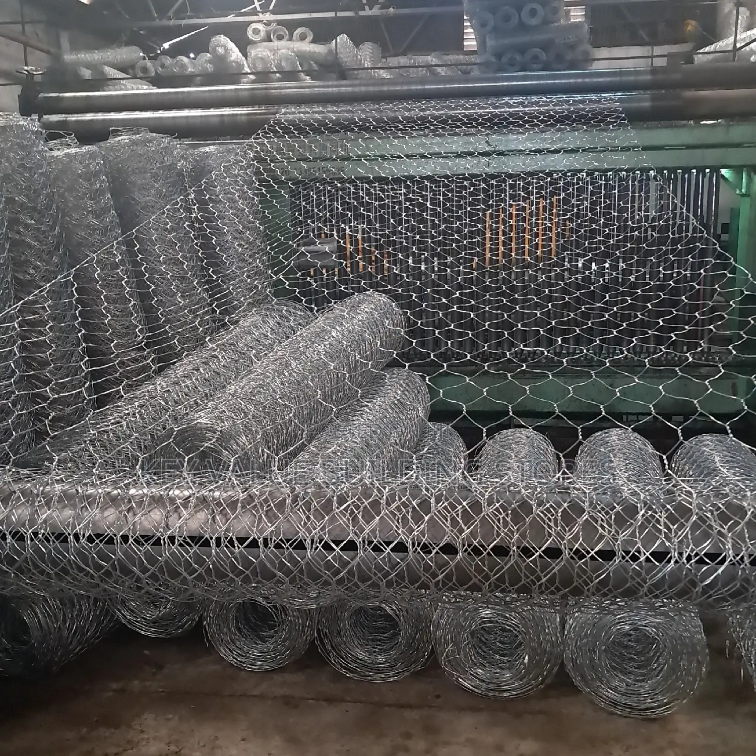Triple Twist Chainlink Mesh 14g-6ft
