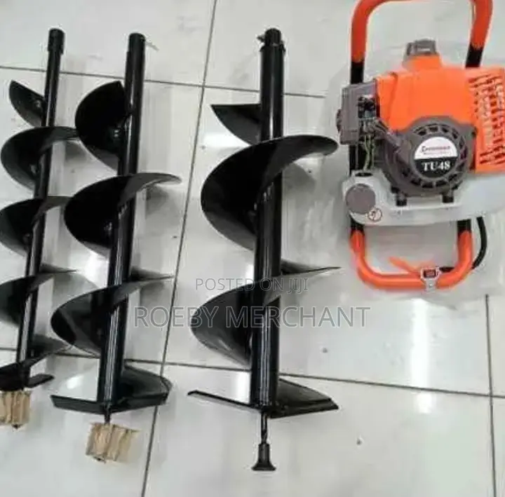 Earth Auger With 3 Bits