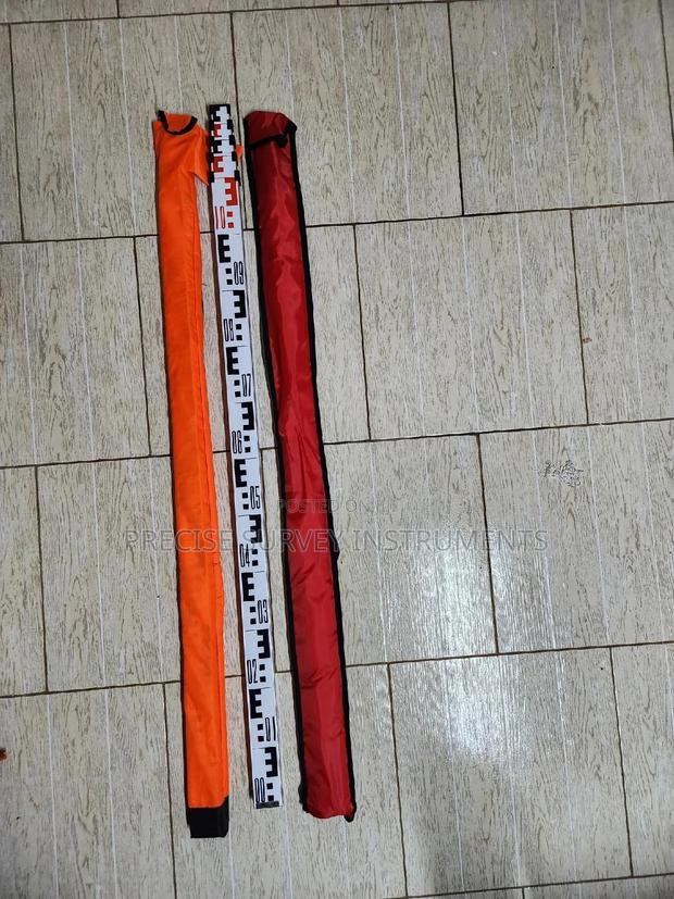 E Reading 5M Levelling Staff - main view