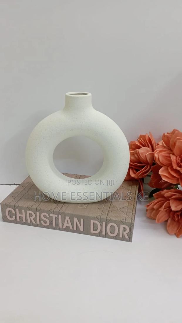 * Nordic Doughnut Vase - thumbnail 2