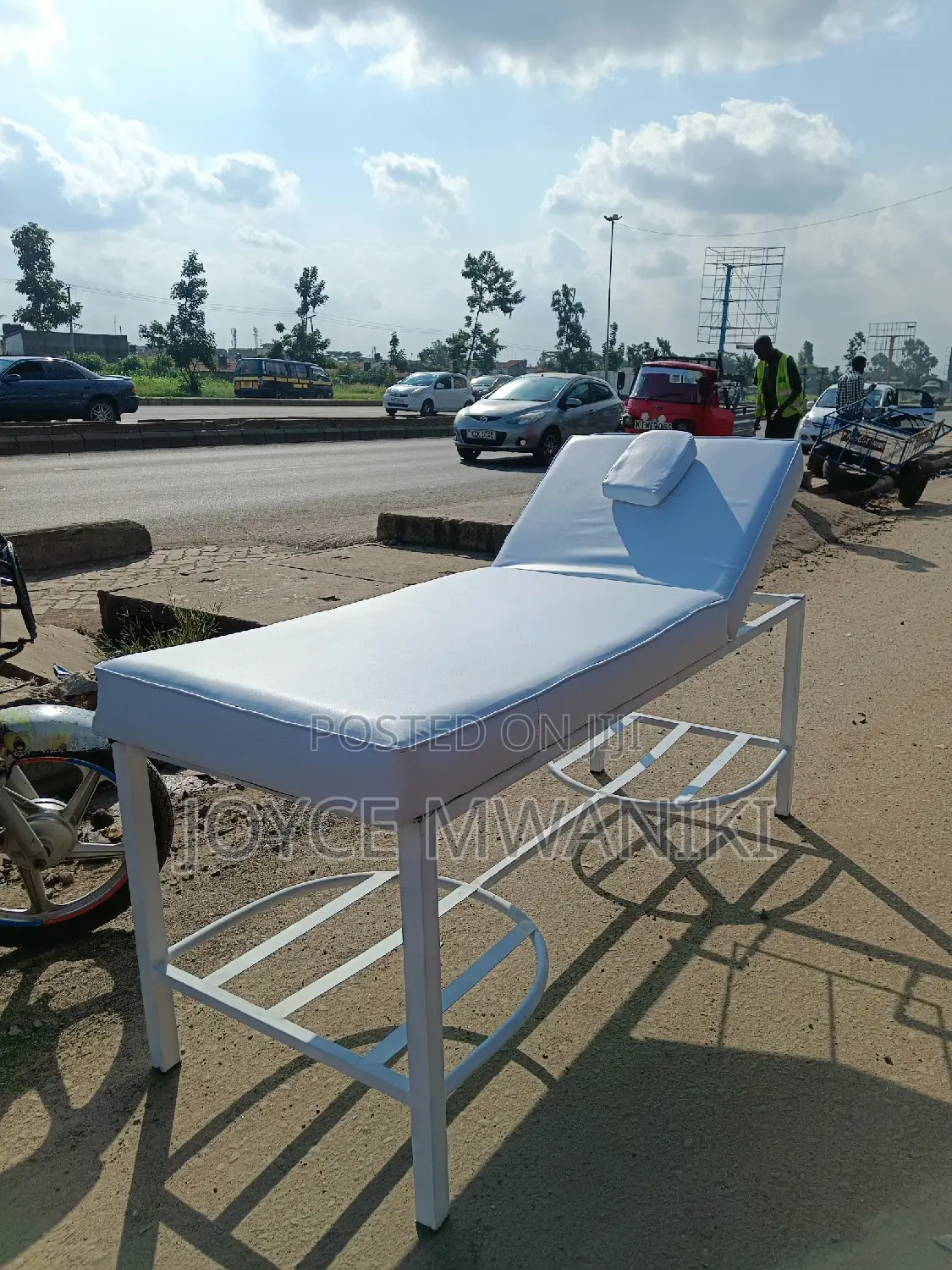 White Massage Bed, Big Size and Heavy Metal Gauge