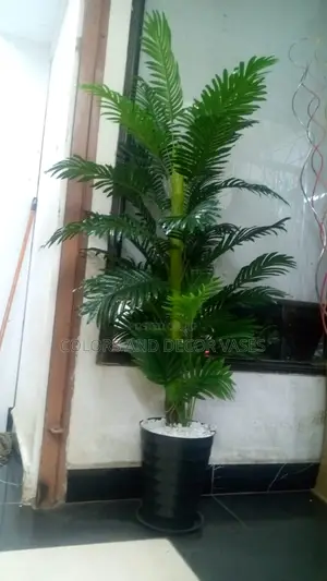Palm Trees Plastic Vase With Pebble