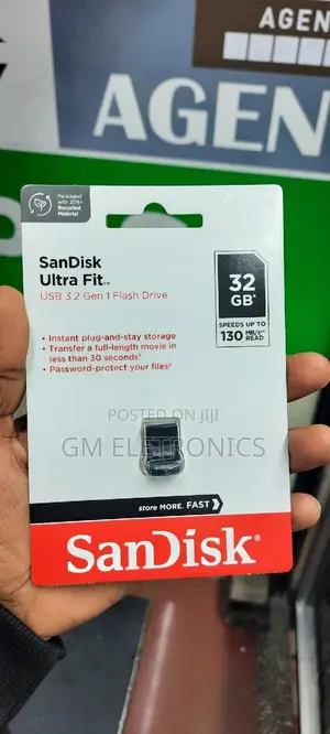 Universal 32gb Ultra-Fit Flash Drive 3.0