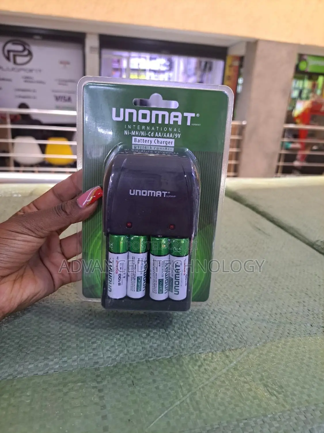 Unomat AA Rechargeable Batteries + Charger