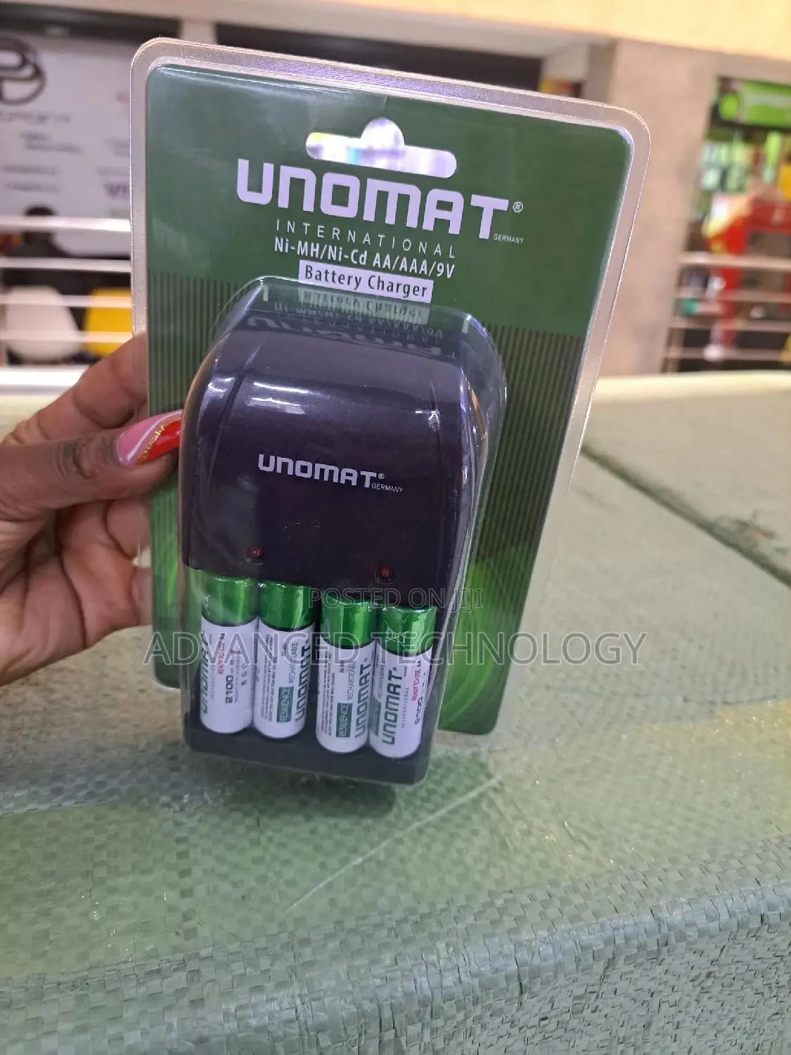 Unomat AA Rechargeable Batteries + Charger