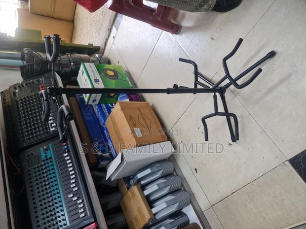 Triple Guitar Stand - main view