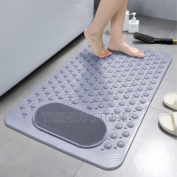 Nonslip Bath Mat With Foot Scrub - main view