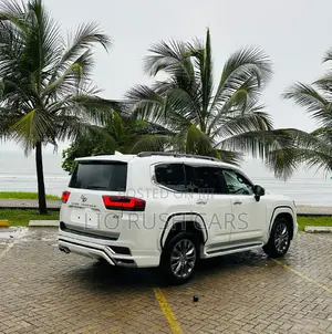 Toyota Land Cruiser 2024 White
