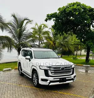 Toyota Land Cruiser 2024 White