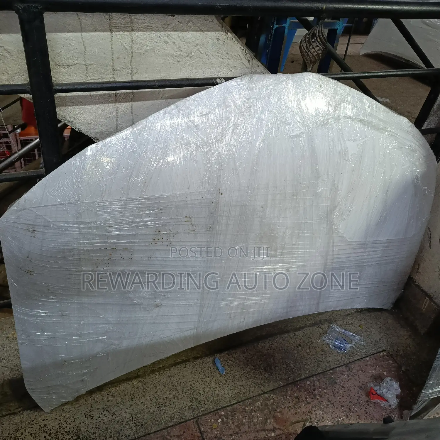 Fielder/Axio 161 Bonnet White in Colour.