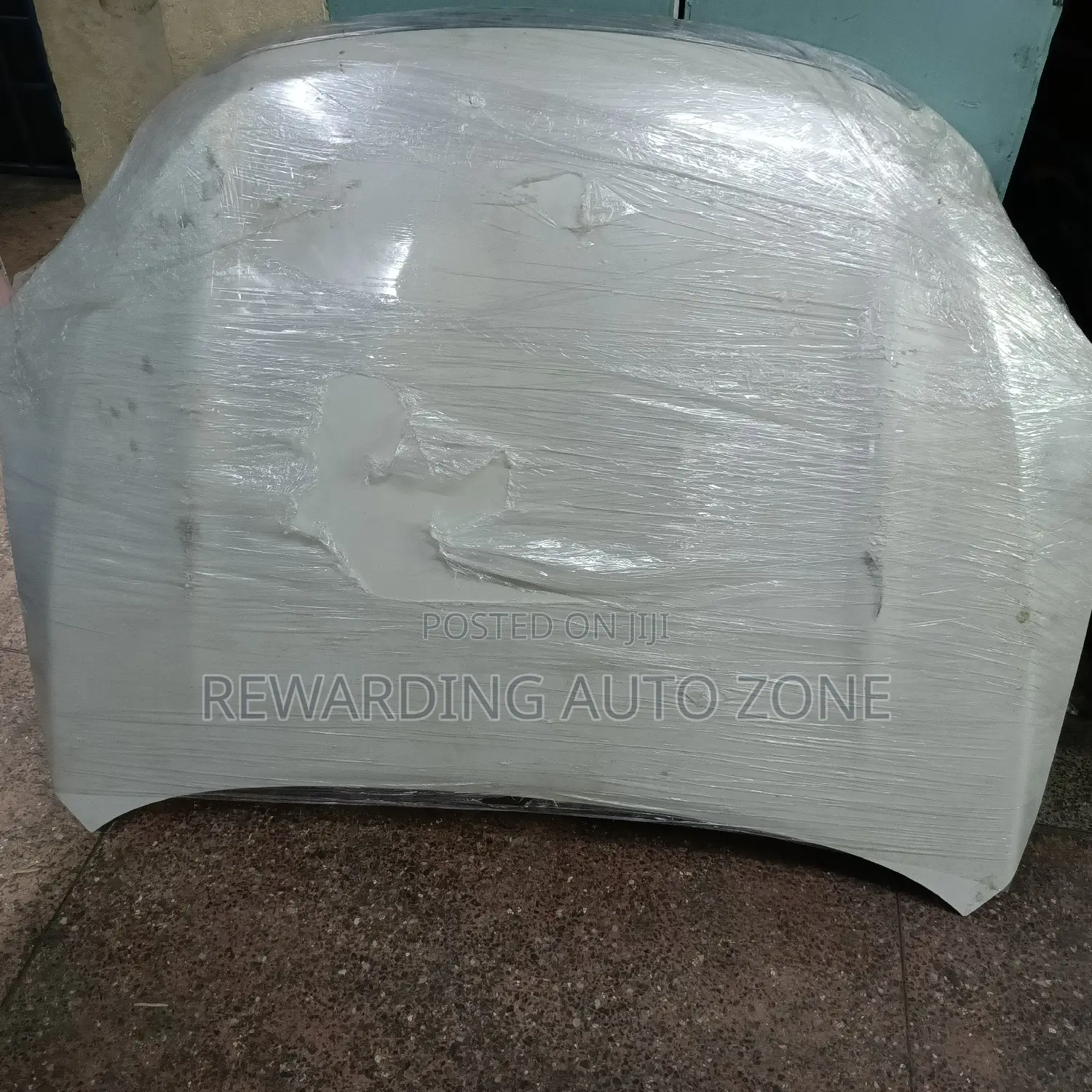 Vanguard Bonnet.Clean White in Colour
