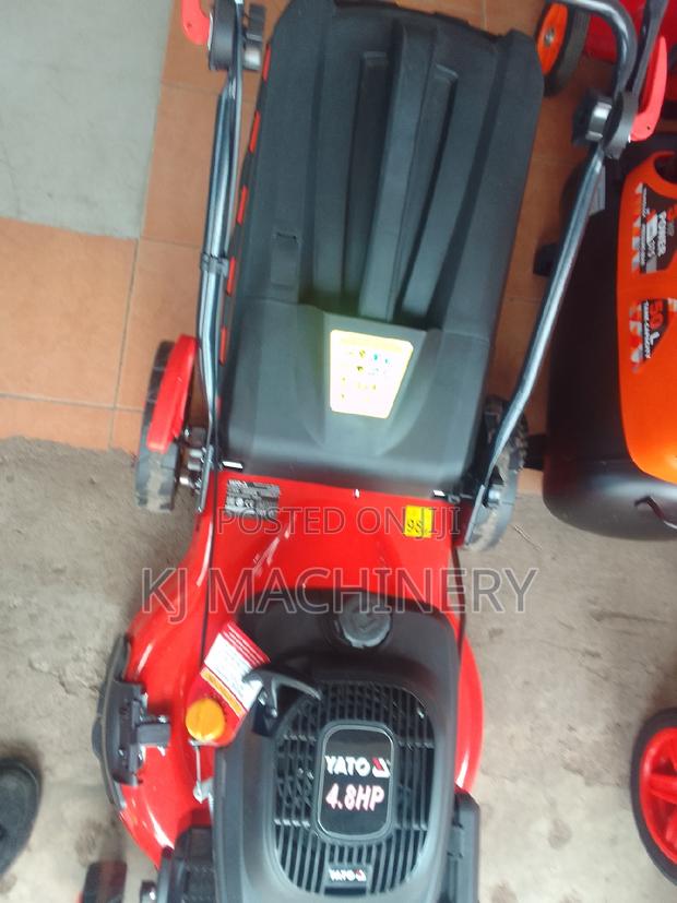 Gasoline 4.8hp Lawn Mowing Machine Heavy Duty