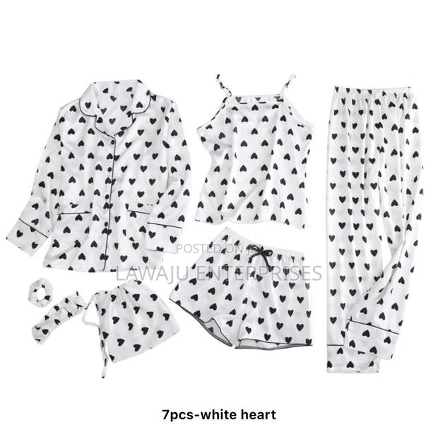 7 PCS Black and White Silk Pajamas - main view