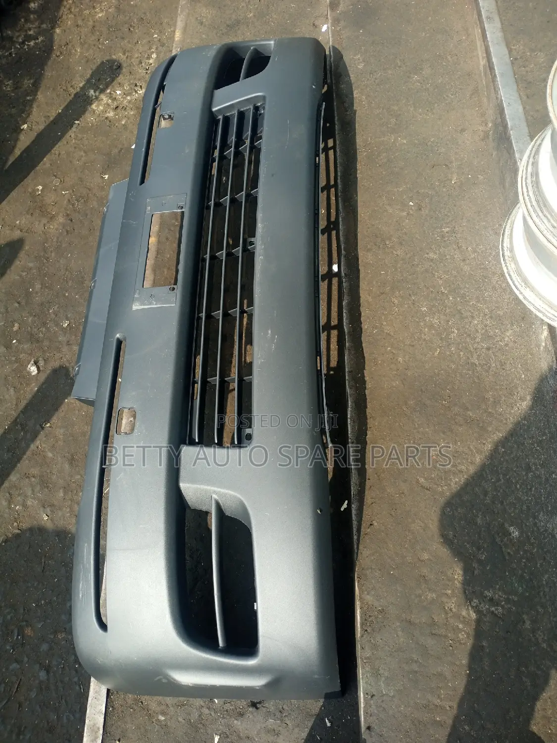 Toyota Hiace 7 L (2007) Front Bumper