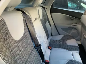 Volvo V40 2017 Blue