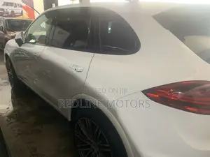 Porsche Cayenne Base AWD 2017 Pearl