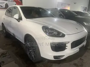 Porsche Cayenne Base AWD 2017 Pearl