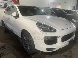 Porsche Cayenne Base AWD 2017 Pearl