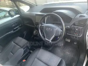 Toyota Voxy 2017 Pearl