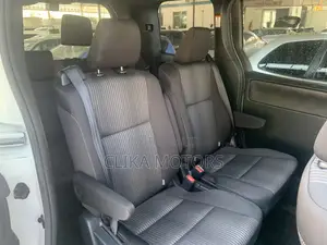 Toyota Voxy 2017 Pearl