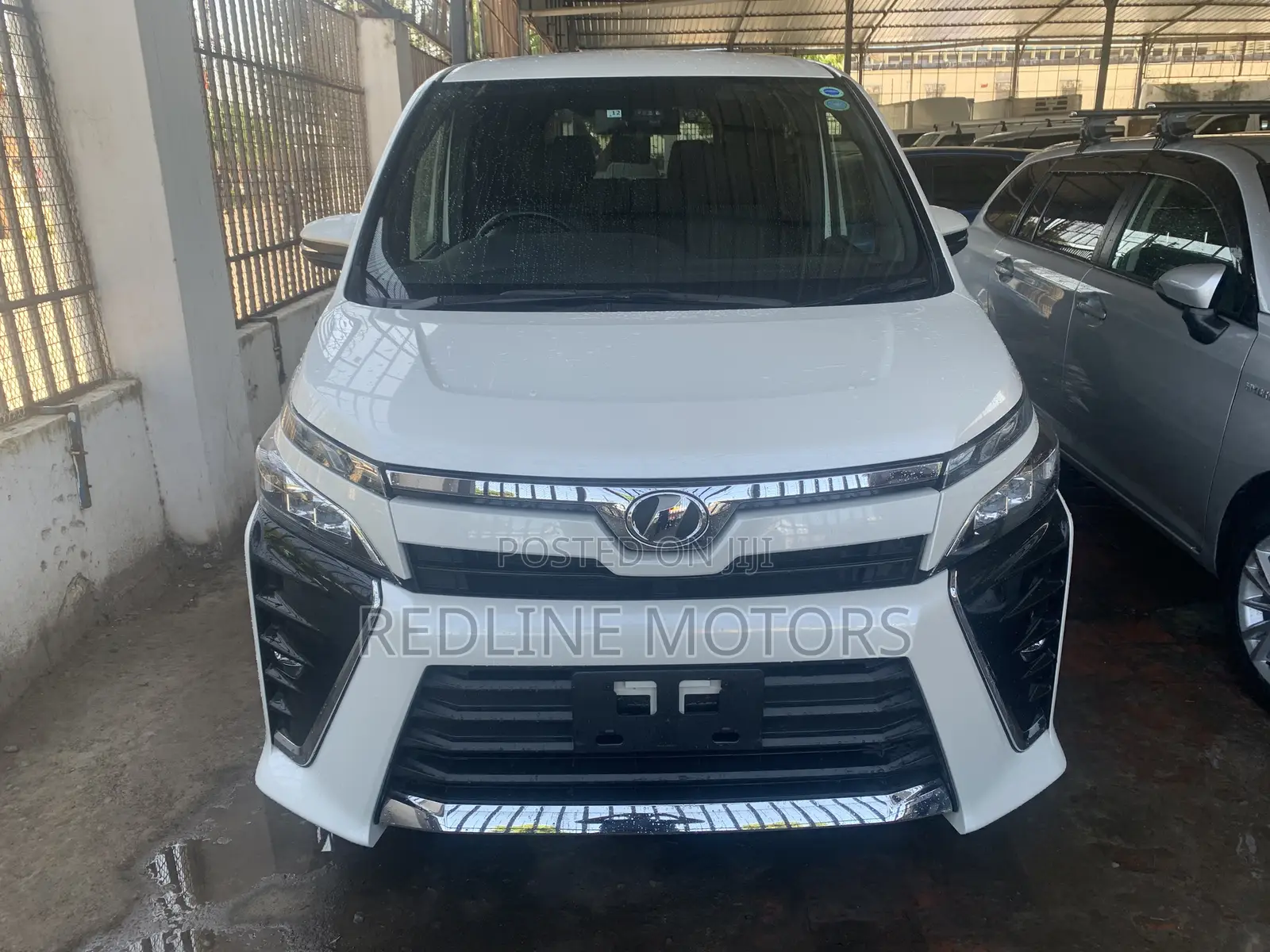 Toyota Voxy 2017 Pearl