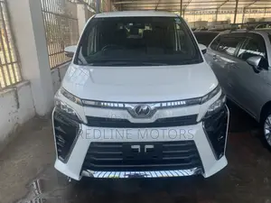 Toyota Voxy 2017 Pearl