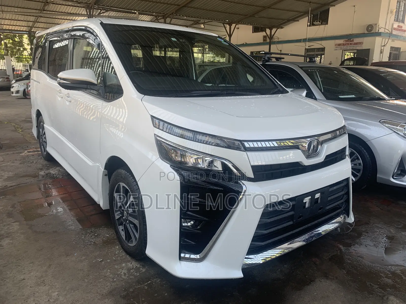 Toyota Voxy 2017 Pearl