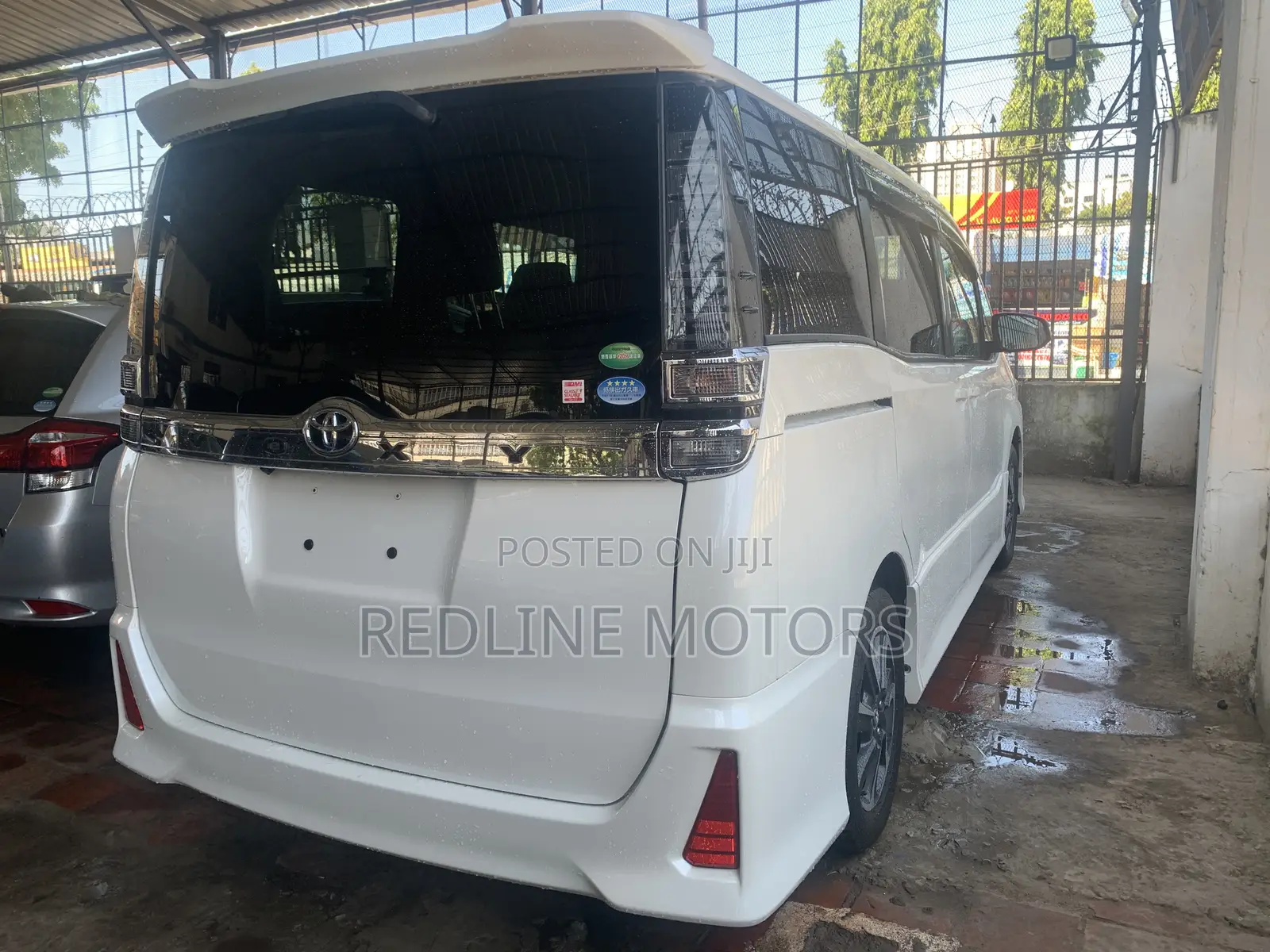 Toyota Voxy 2017 Pearl