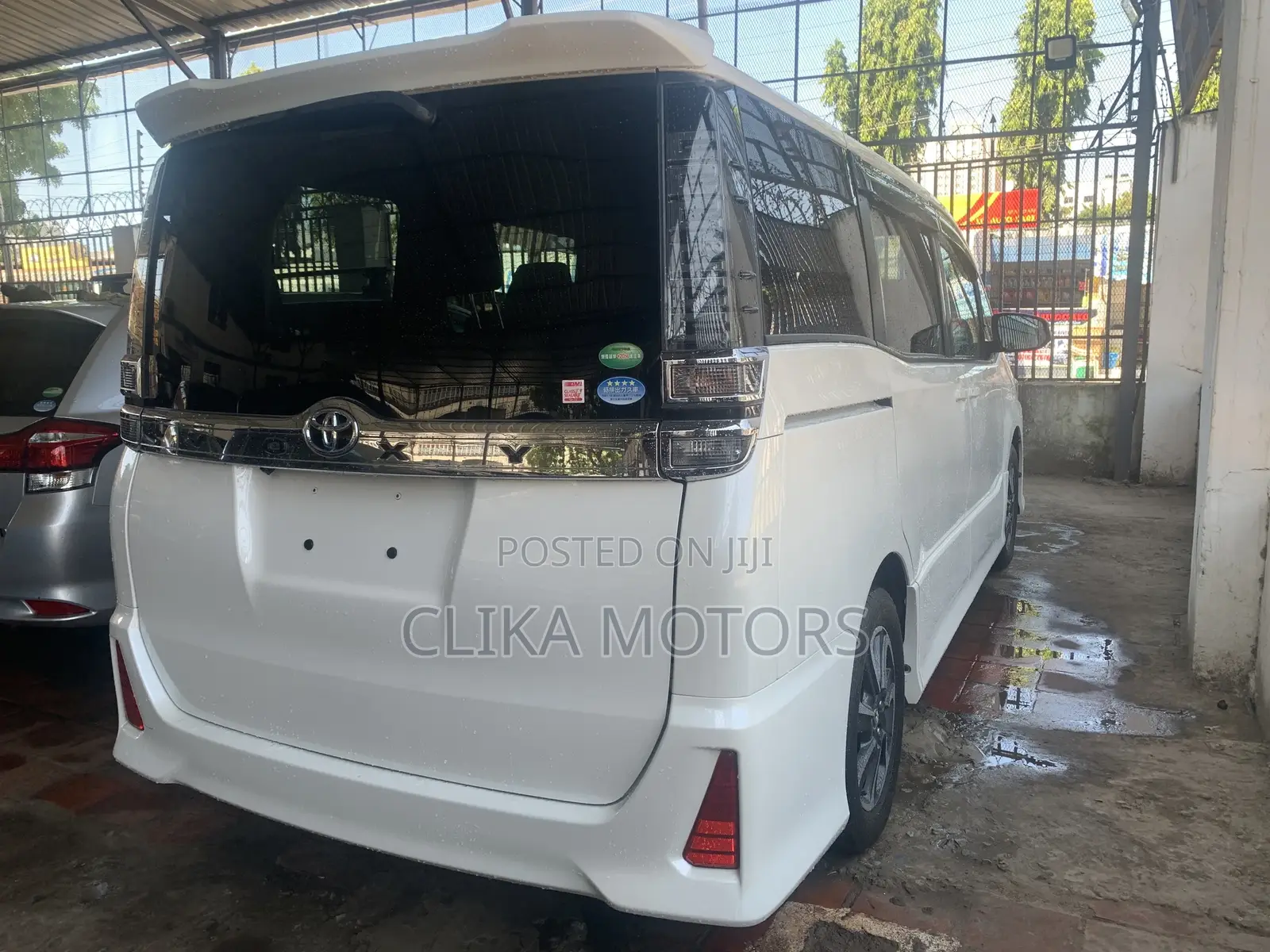 Toyota Voxy 2017 Pearl