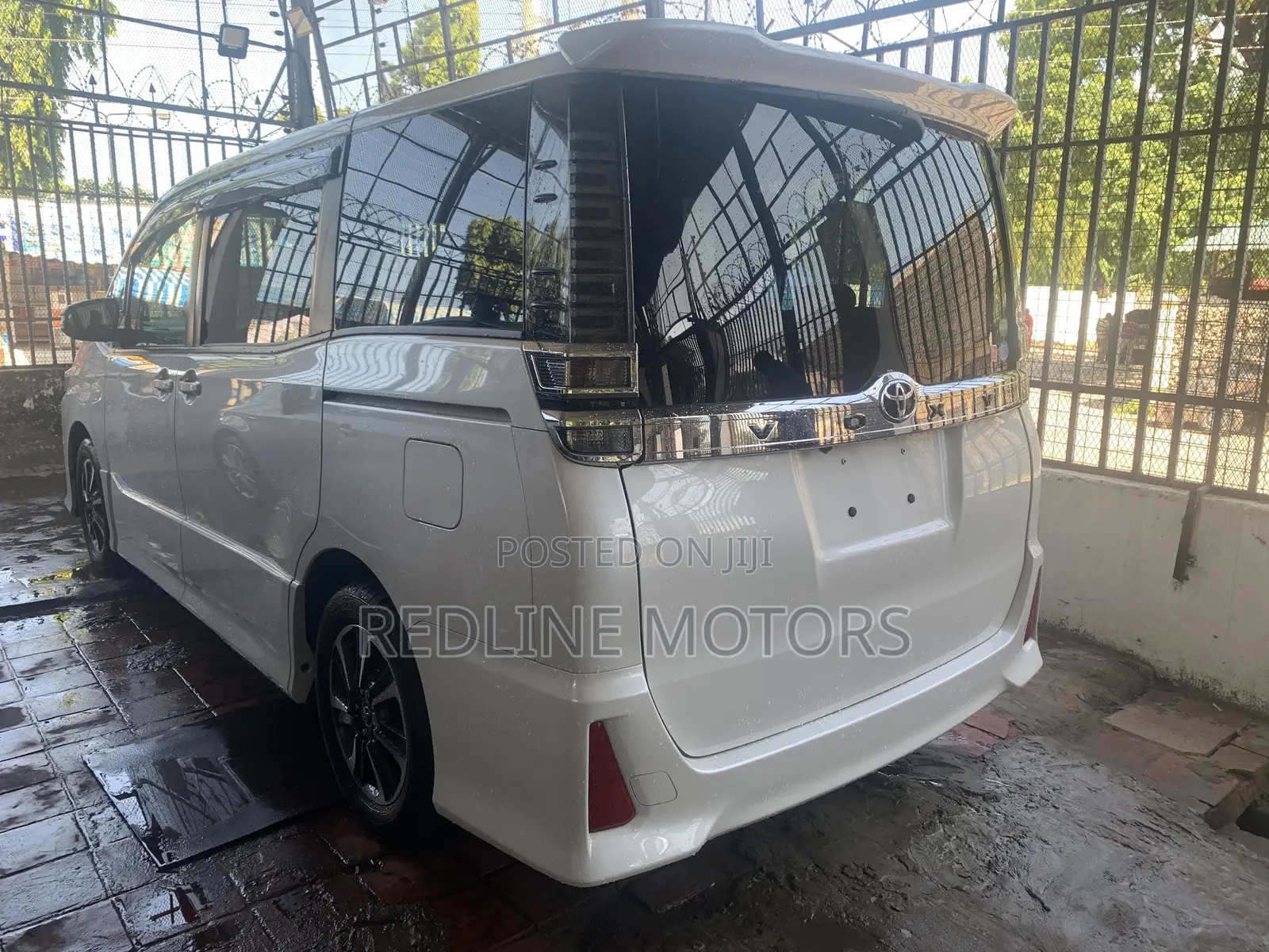 Toyota Voxy 2017 Pearl